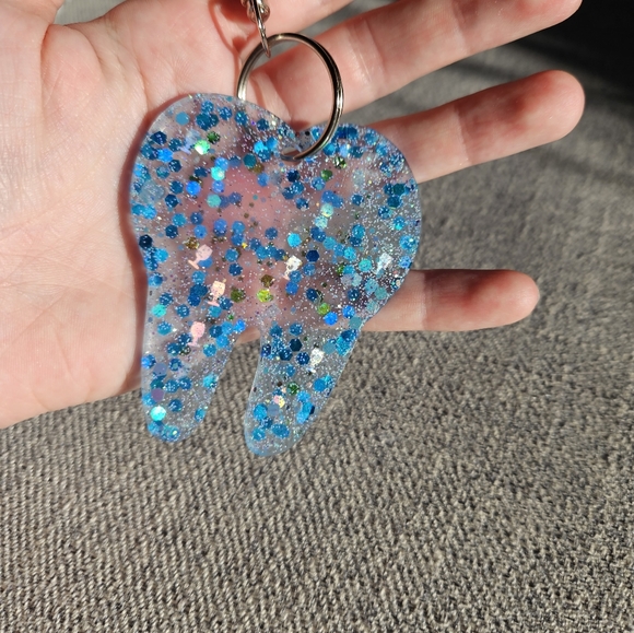 Hamdmade Glow in the dark tooth keychain - Picture 8 of 14